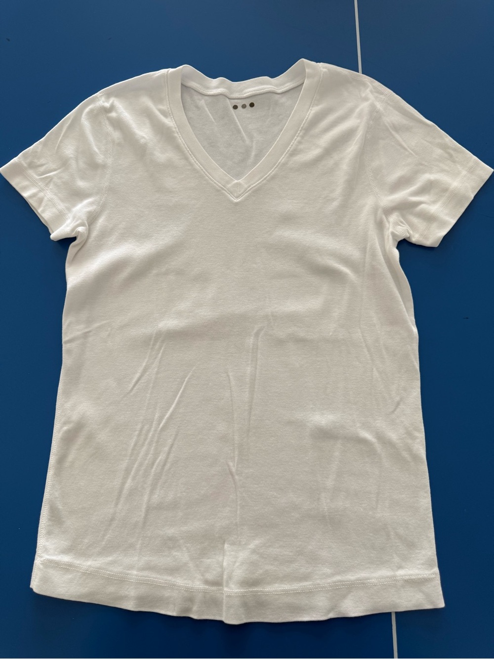 Three Dots White V-Neck Short Sleeve Tee. Size M. Like New.